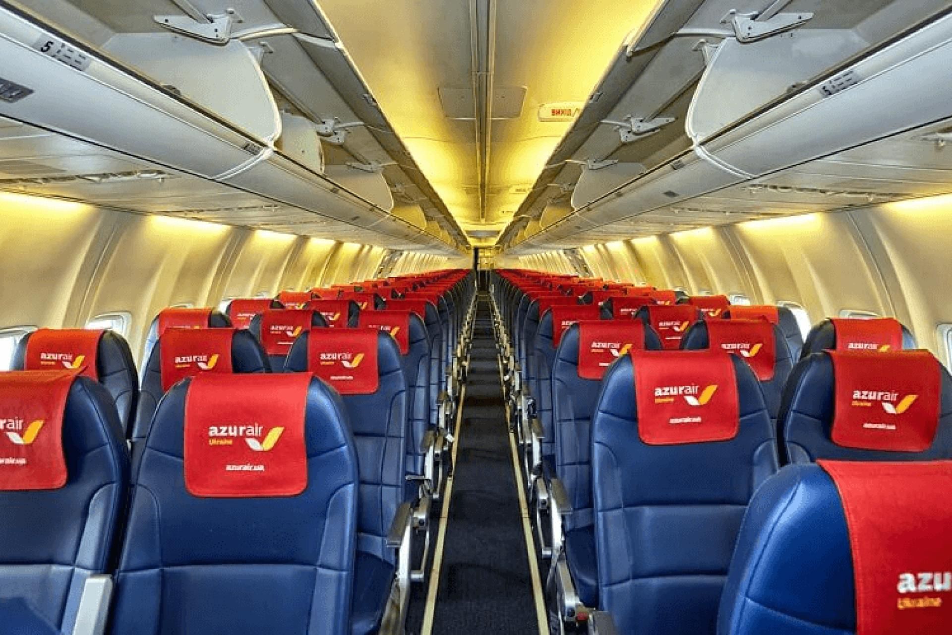 Украинские туристы поссорились в самолете: женщине отгрызли ноготь Украинские туристы поссорились в самолете: женщине отгрызли ноготь