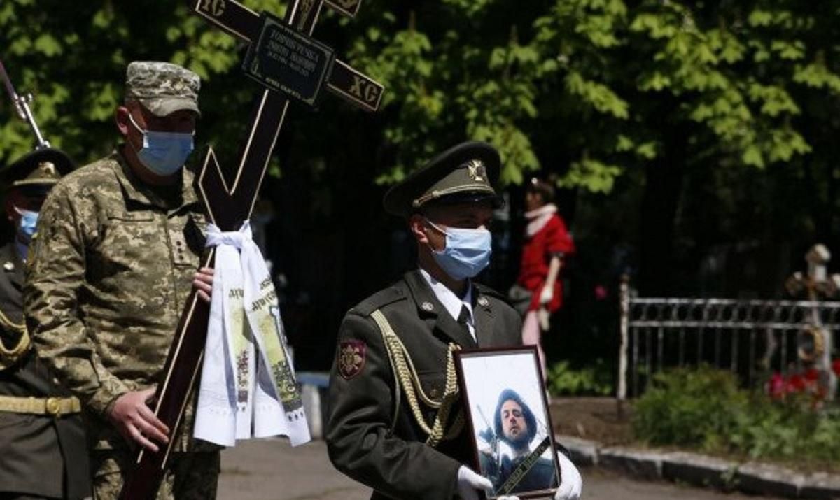 У Кривому Розі попрощалися зі загиблим воїном Дмитром Товчигречкою