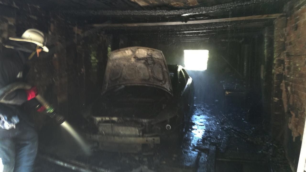 Харкивьянин закрылся в гараже и поджогов: Хотел умереть - фото