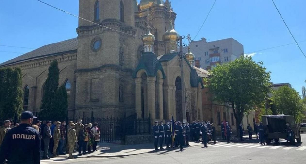 На Полтавщині попрощалися з військовим Юрієм Опришком: фото