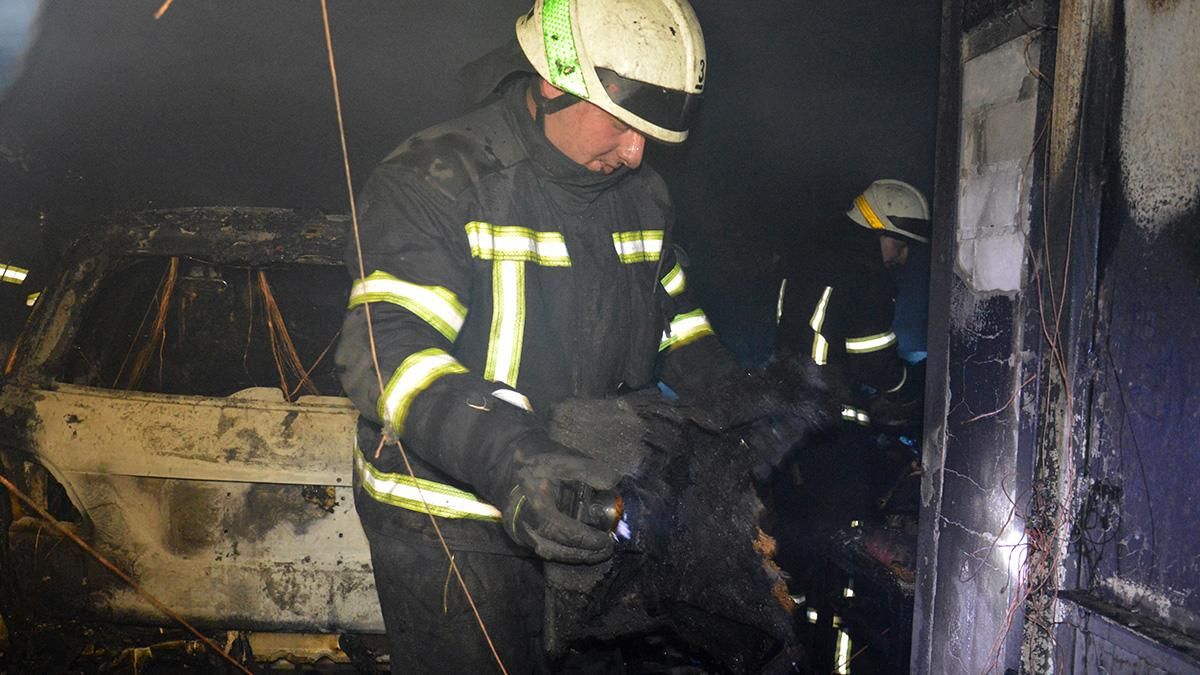 У Дніпрі згорів гараж у приватному будинку: у пожежі загинув чоловік