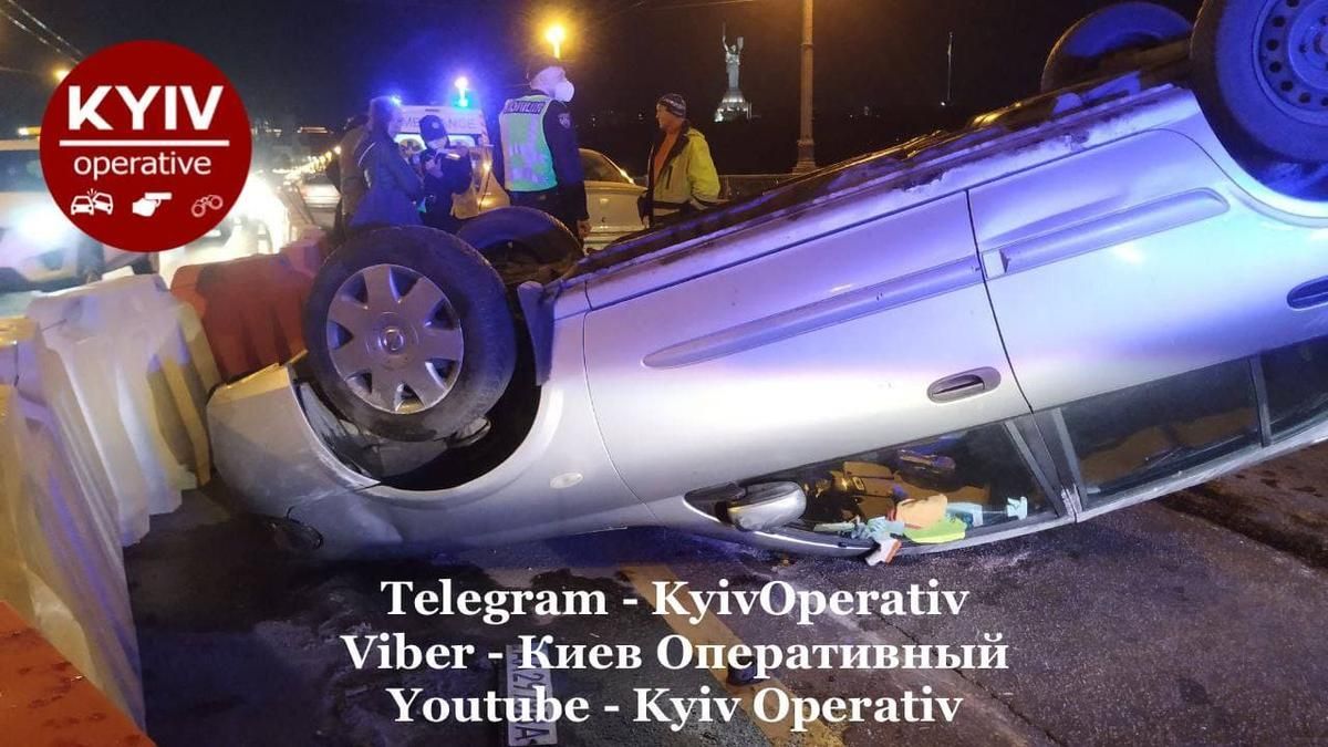 У Києві на мосту Патона вкрай нетвереза жінка вчинила масштабну ДТП У Києві на мосту Патона вкрай нетвереза жінка вчинила масштабну ДТП