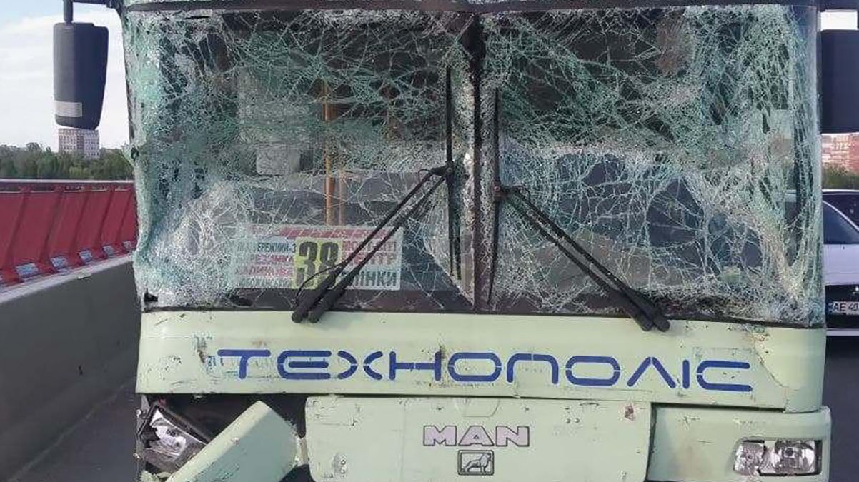 ДТП з автобусами на Центральному мосту у Дніпрі: є постраждалі ДТП з автобусами на Центральному мосту у Дніпрі: є постраждалі