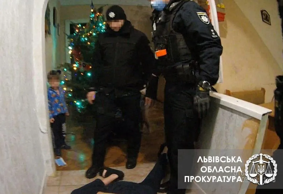 Вдарив патрульного кулаком в щелепу: у Львові судитимуть домашнього насильника – фото Вдарив патрульного кулаком в щелепу: у Львові судитимуть домашнього насильника – фото