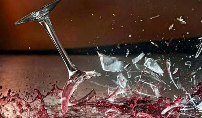 Розбитий стакан Розбитий стакан