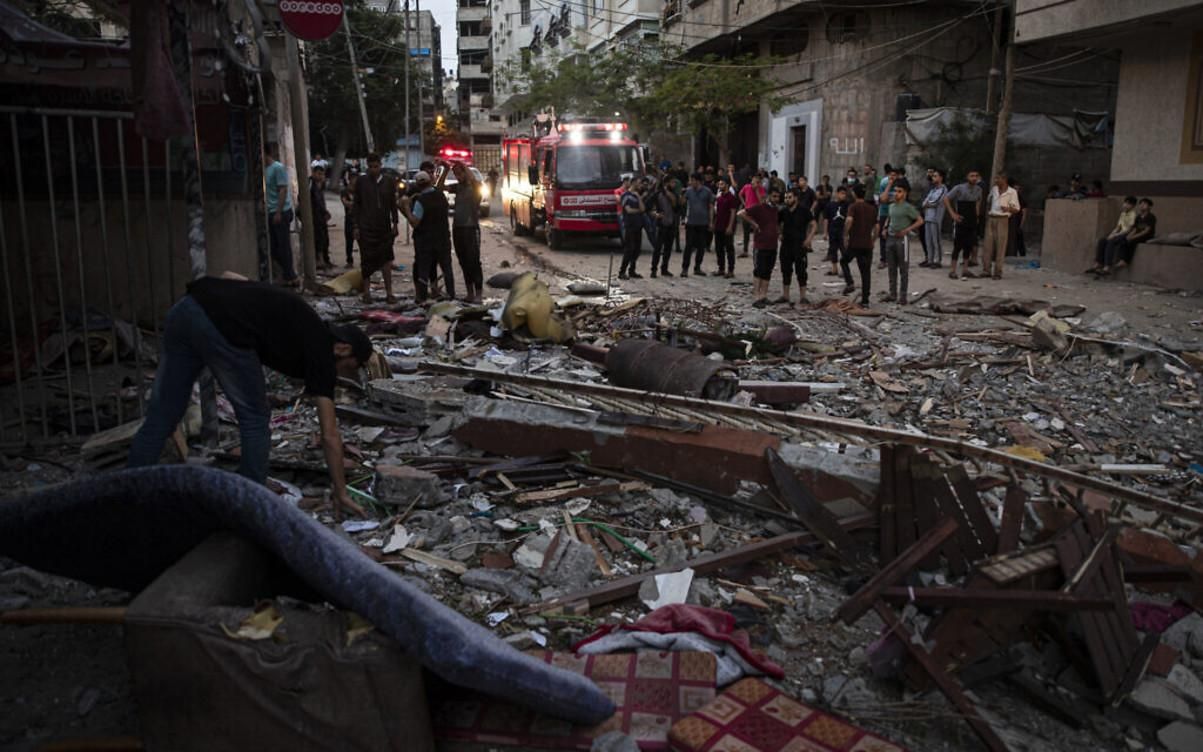 В пригороде Тель-Авива упали несколько ракет: видео - СМИ В пригороде Тель-Авива упали несколько ракет: видео - СМИ