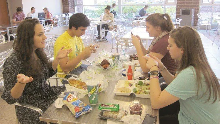 Телефон на столі Телефон на столі