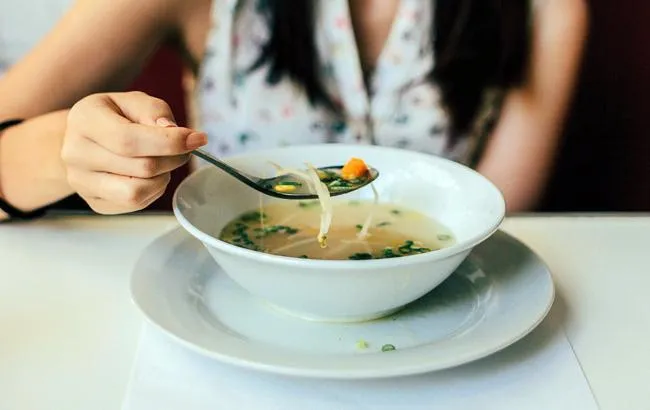 Їсти бульйон Їсти бульйон