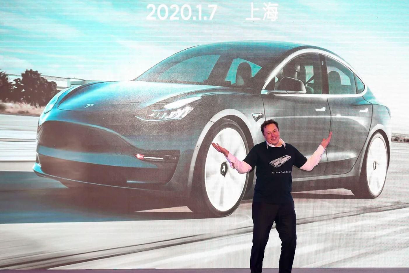 Ілон Маск на відкритті заводу Tesla у Китаї