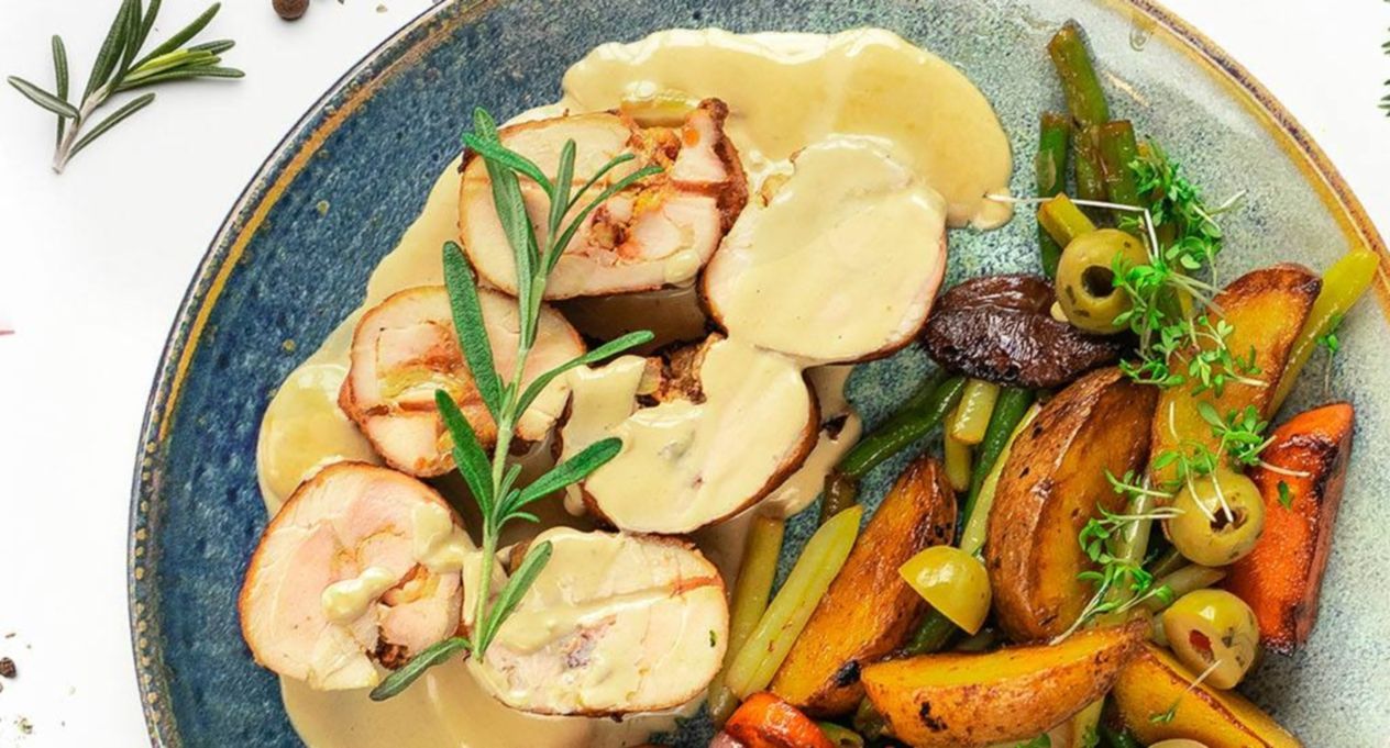 Куриное фрикасе с оливками и овощами: рецепт