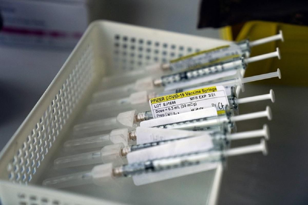Еще одна партия Pfizer приедет в Украину на следующей неделе