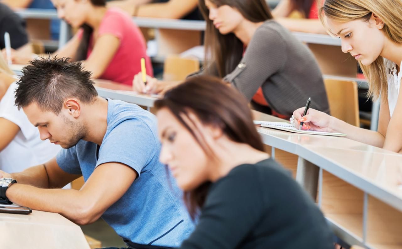 Бажання батьків та робота мрії: чому молодь вступає до вишів Бажання батьків та робота мрії: чому молодь вступає до вишів