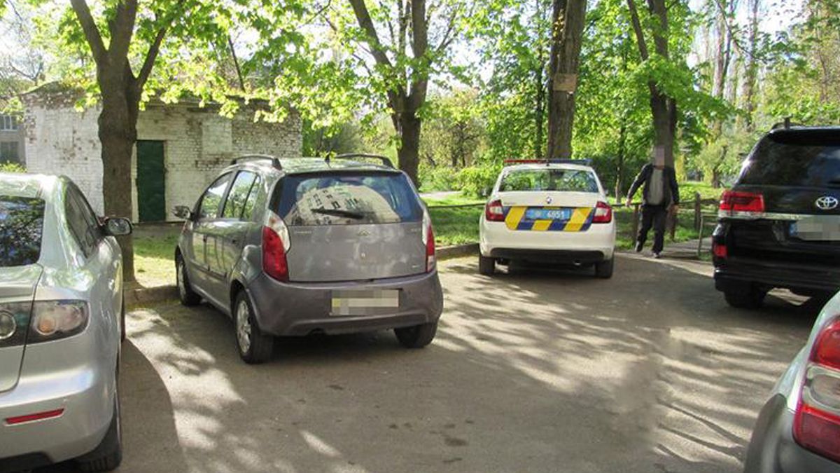 У Києві чоловік порізав людей ножем через зауваження про собаку У Києві чоловік порізав людей ножем через зауваження про собаку