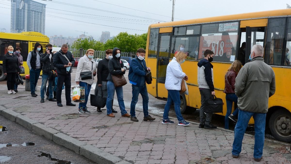 Местные власти говорит, Кабмин заставляет их поднимать цены на проезд