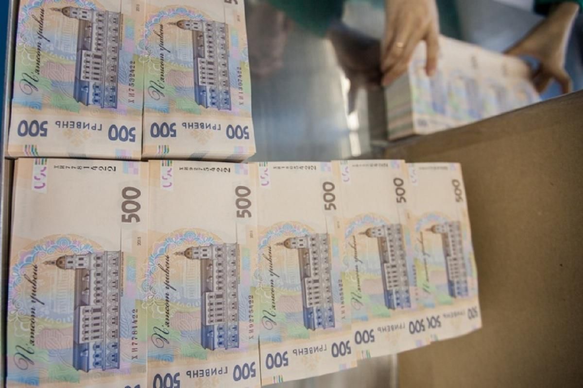 В 2020 только 1 украинец официально заработал миллиард гривен