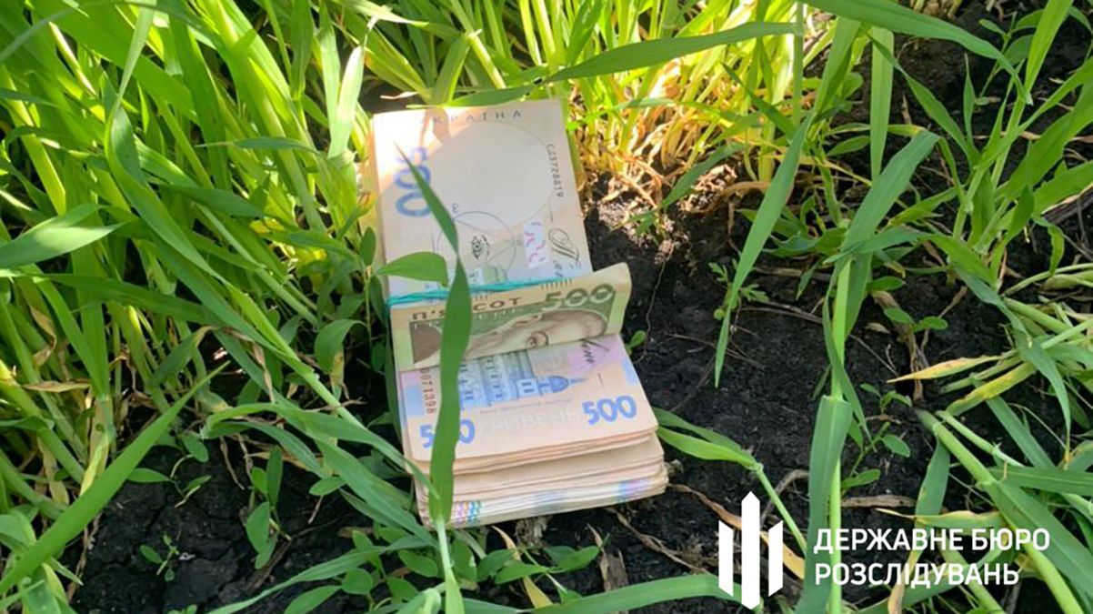 В Одесской области задержали копа: он требовал 1500 долларов взятки В Одесской области задержали копа: он требовал 1500 долларов взятки