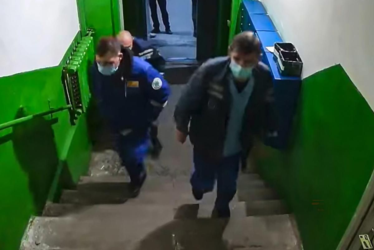 У Дніпрі псевдомедики увірвались до квартири пенсіонера та побили його У Дніпрі псевдомедики увірвались до квартири пенсіонера та побили його