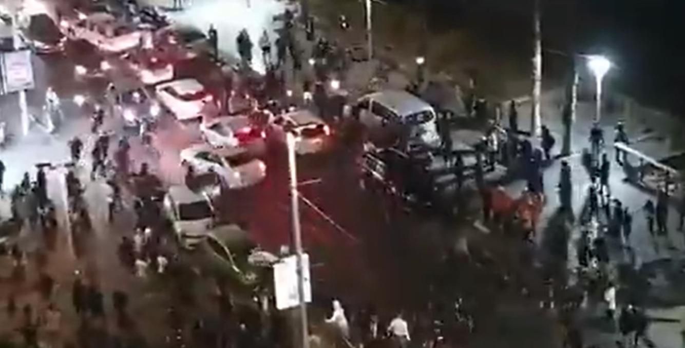 В Израиле толпа избила водителя-араба: видео