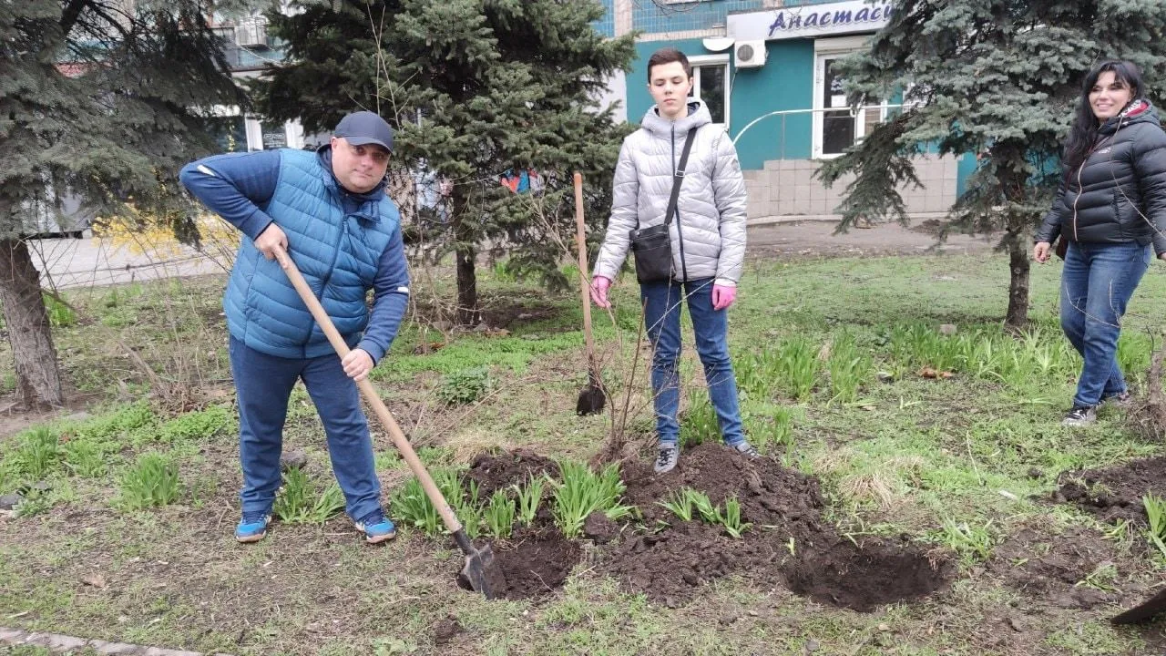 Хуліган Дніпра поліція п'яний Дерева