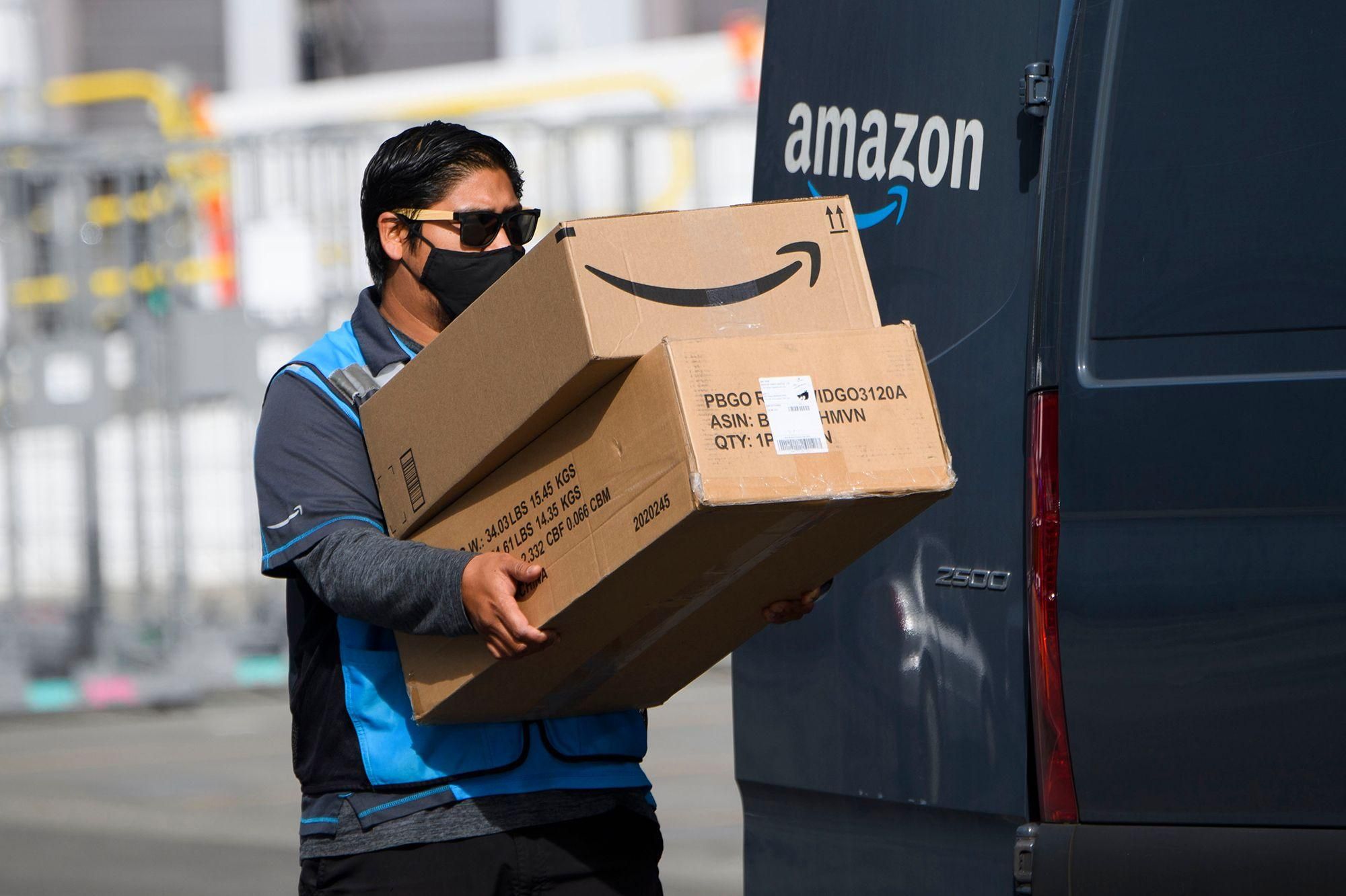 Водій Amazon delivery у Каліфорнії