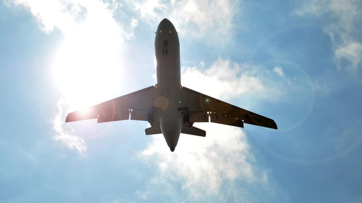 Разбила голову: в самолете, что летел с Турции, подрались 2 украинском Разбила голову: в самолете, что летел с Турции, подрались 2 украинском