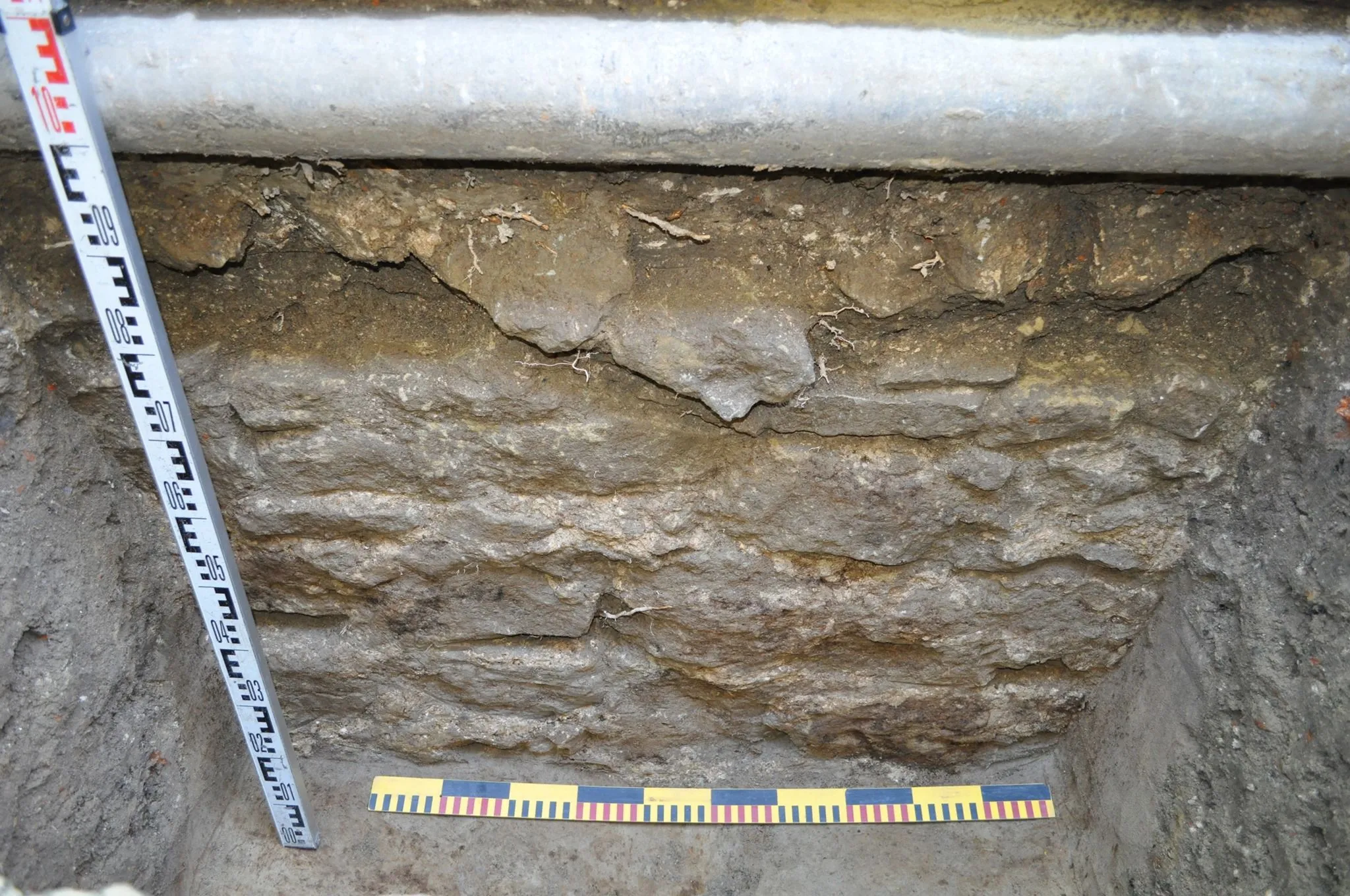 У центрі Львова археологи знайшли фрагмент середньовічного муру: фото