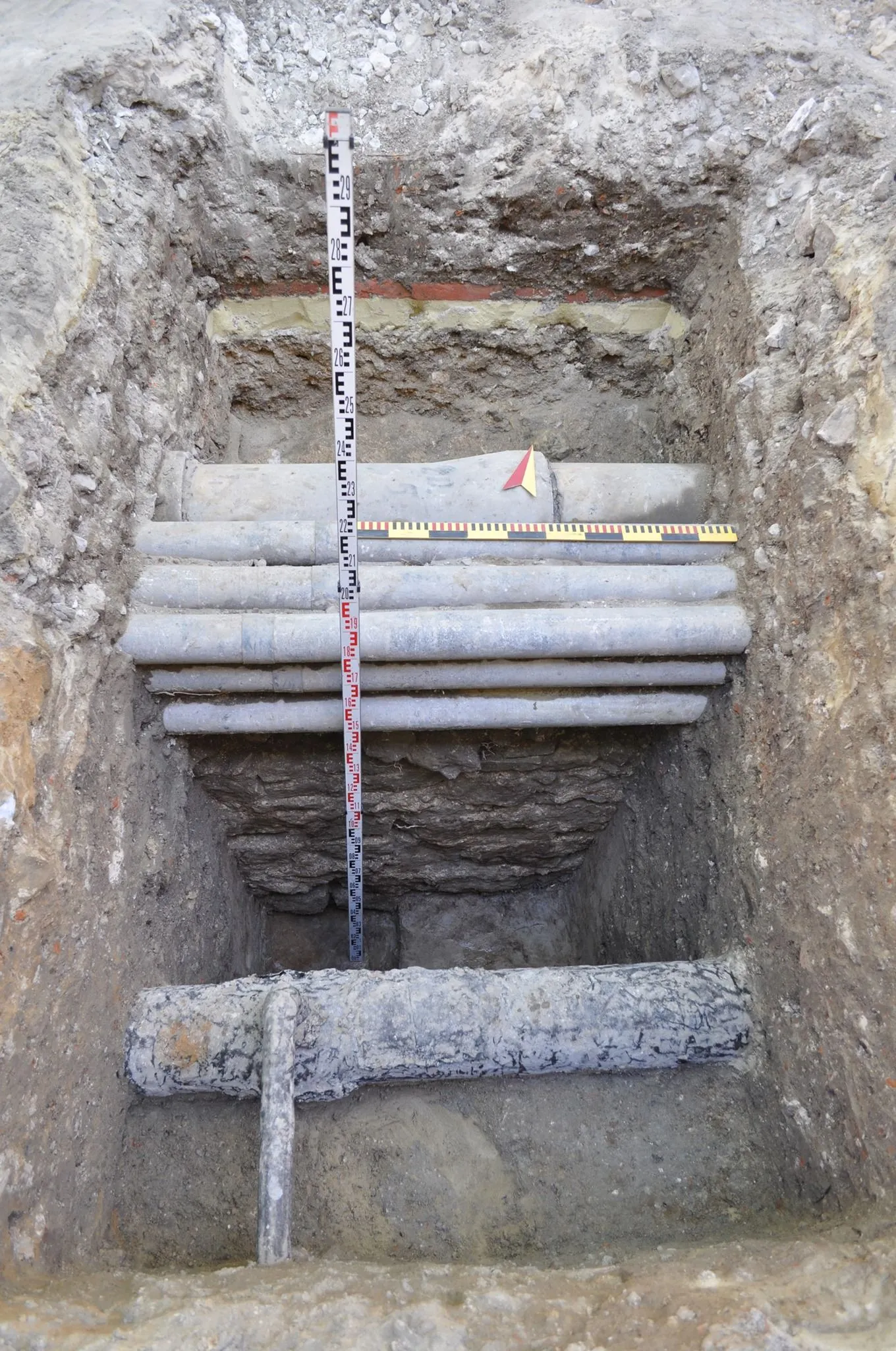 У центрі Львова археологи знайшли фрагмент середньовічного муру: фото У центрі Львова археологи знайшли фрагмент середньовічного муру: фото