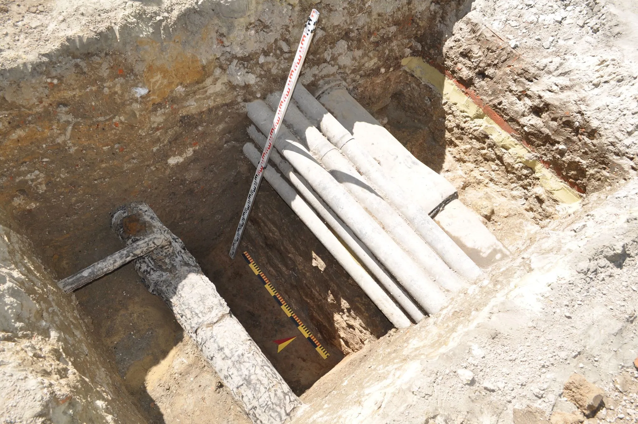 У центрі Львова археологи знайшли фрагмент середньовічного муру: фото У центрі Львова археологи знайшли фрагмент середньовічного муру: фото