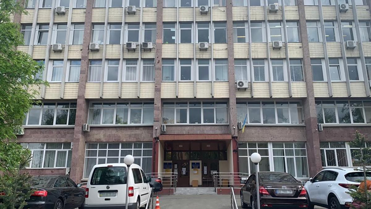 Чиновникам КГГА сообщили о подозрении кражи 13,5 миллиона гривен Чиновникам КГГА сообщили о подозрении кражи 13,5 миллиона гривен