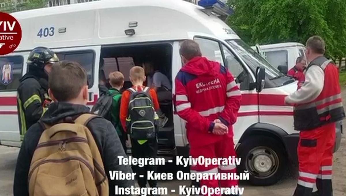 В киевской школе на Оболони произошел пожар