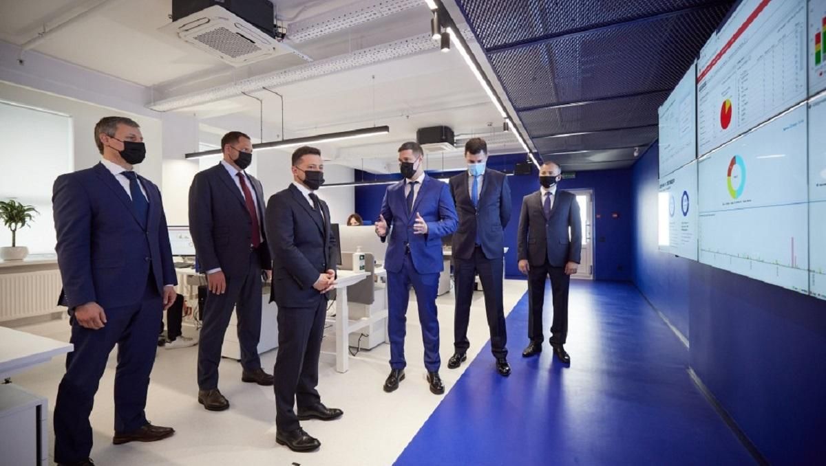 Зеленский посетил презентацию Киберцентра UA30: он будет заниматься киберзащитой госучреждений Зеленский посетил презентацию Киберцентра UA30: он будет заниматься киберзащитой госучреждений