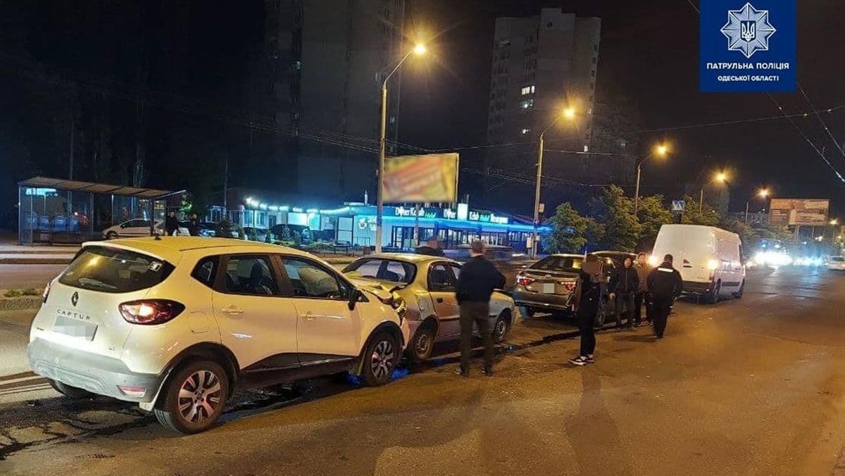 Масштабное ДТП в Одессе: из одного водителя столкнулись 5 авто Масштабное ДТП в Одессе: из одного водителя столкнулись 5 авто