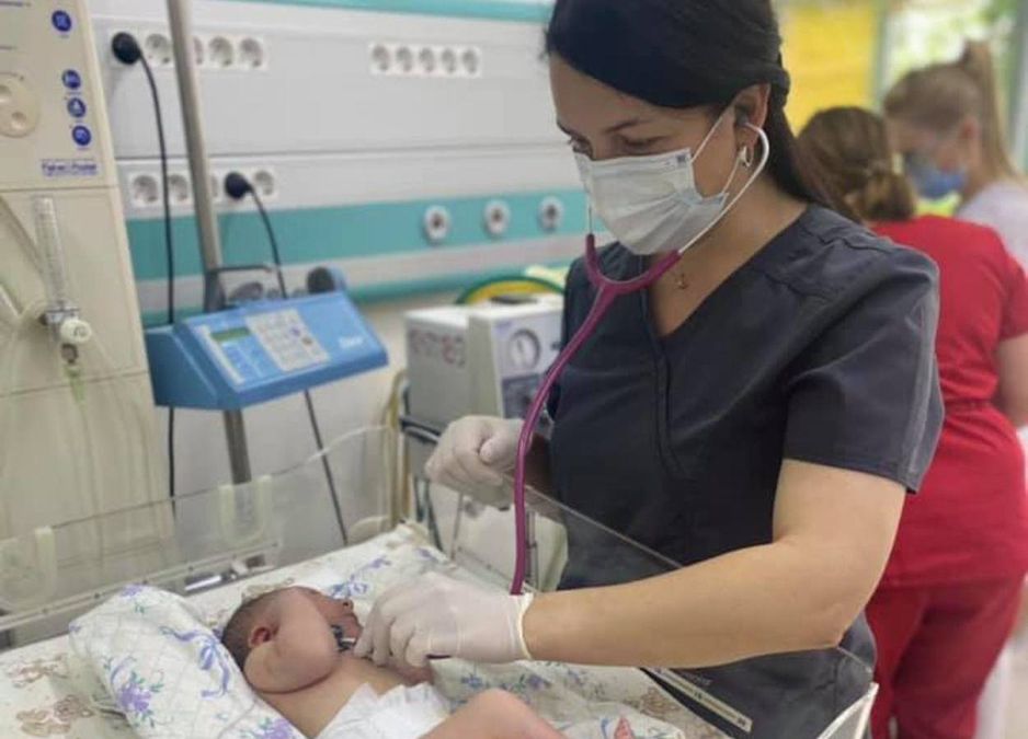 Была в очень тяжелом состоянии: во Львове медики ОХМАТДЕТа вылечили младенца от COVID-19 - фото Была в очень тяжелом состоянии: во Львове медики ОХМАТДЕТа вылечили младенца от COVID-19 - фото
