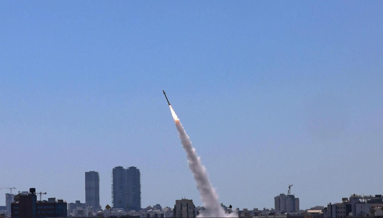 ХАМАС обстрелял Израиль 100 ракет: тот уничтожил 4 квартиры боевиков