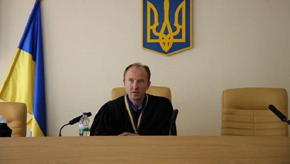 Карабань, який не покарав Настю Константінову, подав у відставку