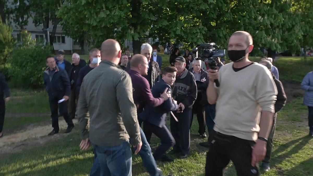 Охранники Терехова набросились на журналиста RegioNews: видео
