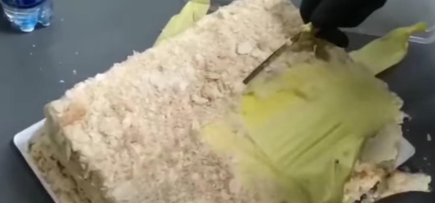 Буковинец пытался перевезти в Румынию торт с сигарет - видео Буковинец пытался перевезти в Румынию торт с сигарет - видео