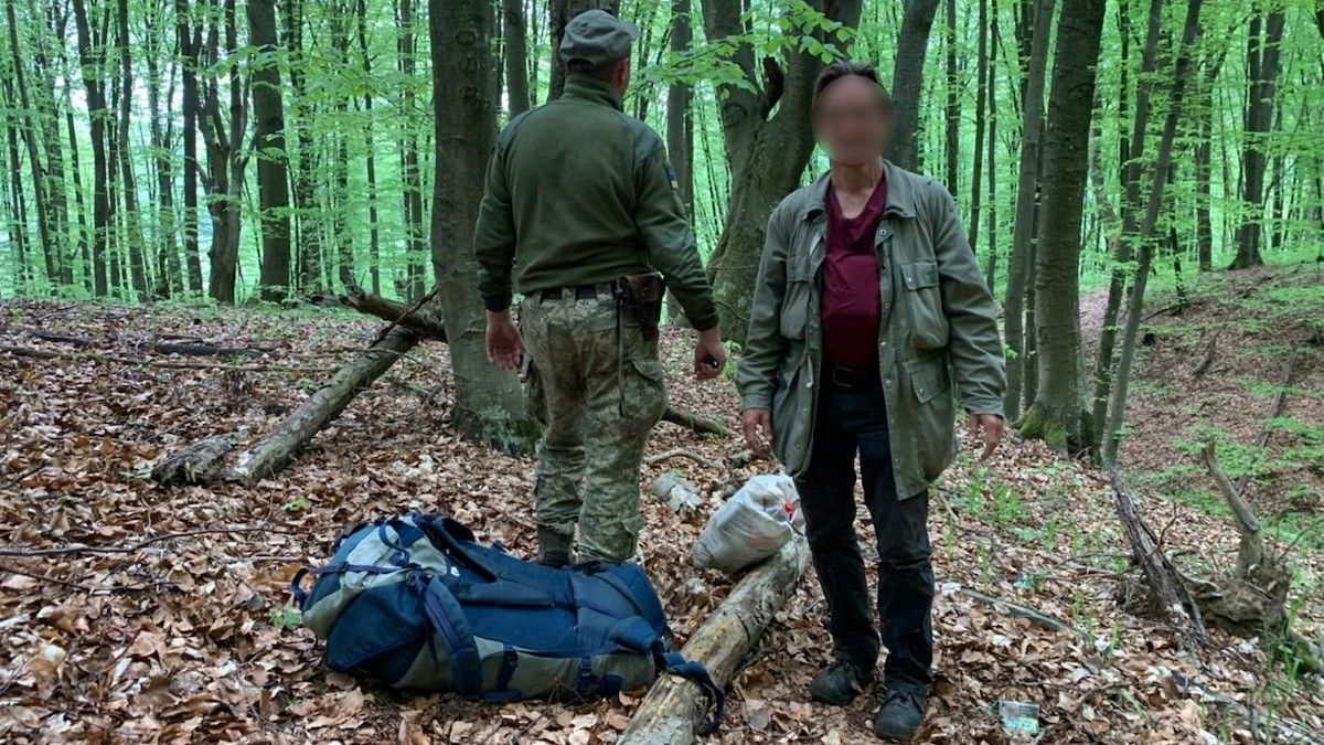 Сломал систему: немец сквозь лес пытался пробраться в Украину