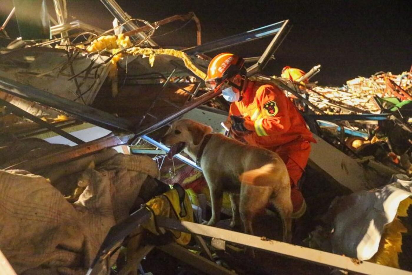 Более 200 пострадавших: жертвами торнадо в Ухане стали уже 6 человек Более 200 пострадавших: жертвами торнадо в Ухане стали уже 6 человек