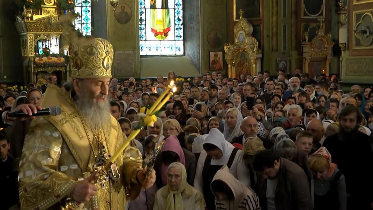 Верующие без масок и дистанции: Онуфрий в Харькове устроил литургию
