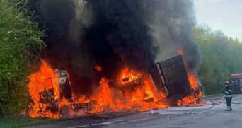 На Хмельниччині сталася жахлива ДТП: 3 автівки згоріли, є багато жертв