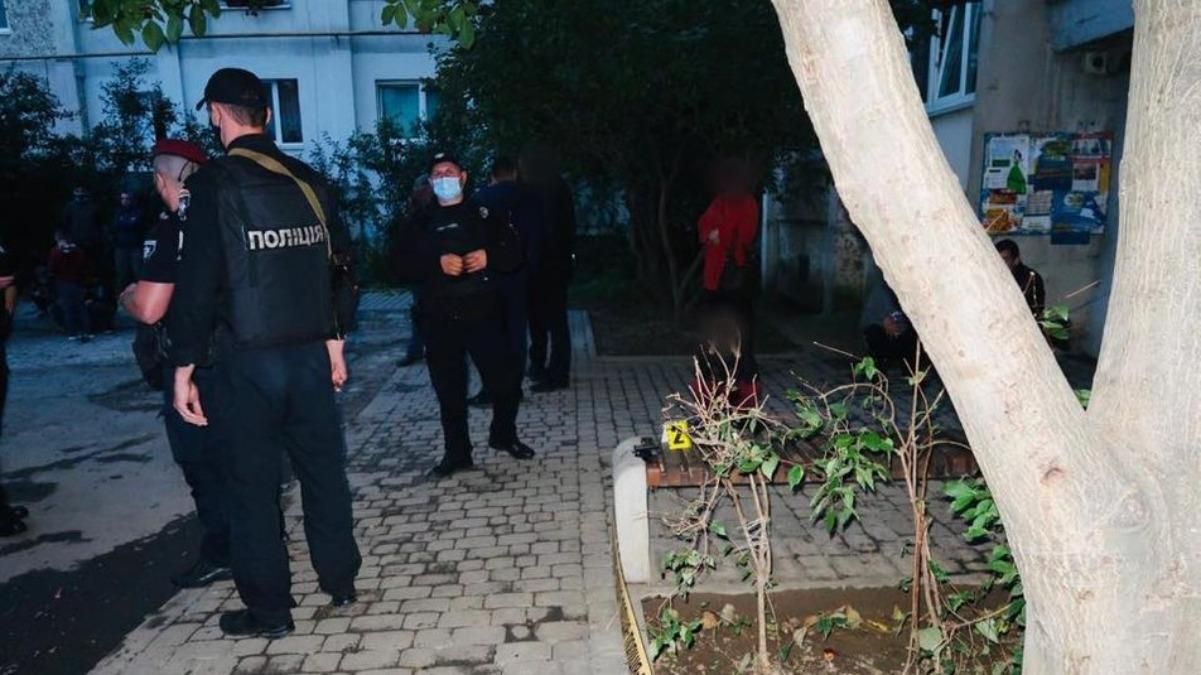 В Киеве конфликт двух компаний перерос в драку: пострадавший скончался В Киеве конфликт двух компаний перерос в драку: пострадавший скончался