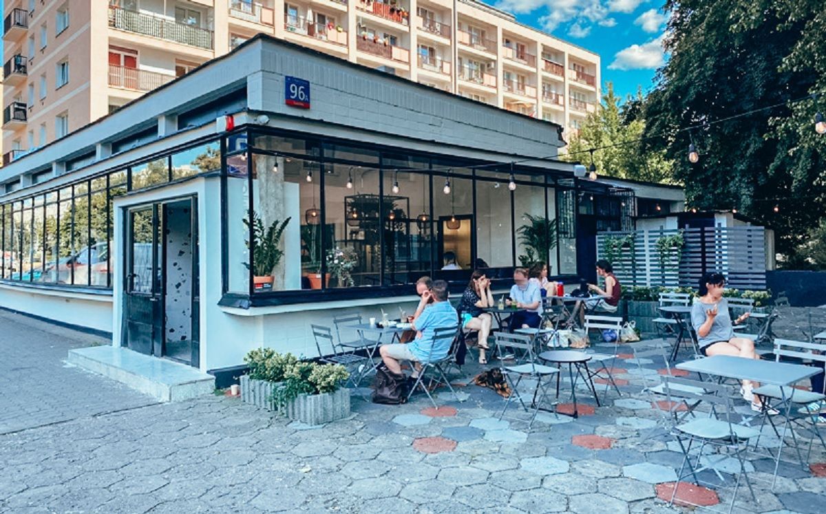 Польща послаблює карантин 15 травня 2021: відкрили ресторани Польща послаблює карантин 15 травня 2021: відкрили ресторани