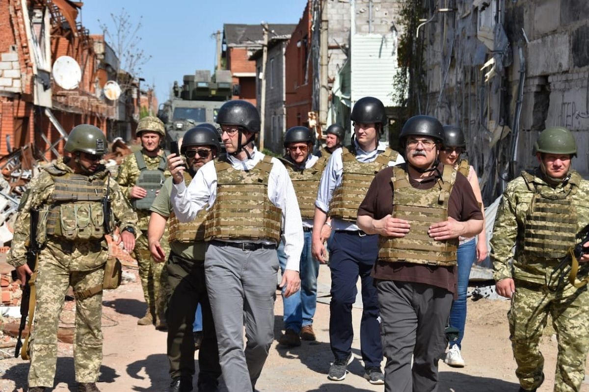 Увидели российские катера: на Донбасс приехала делегация США Увидели российские катера: на Донбасс приехала делегация США