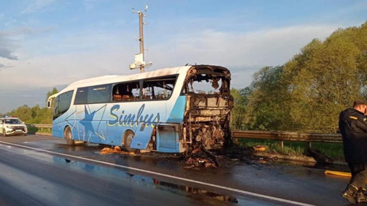 На Львовщине загорелся рейсовый автобус с двумя десятками пассажиров
