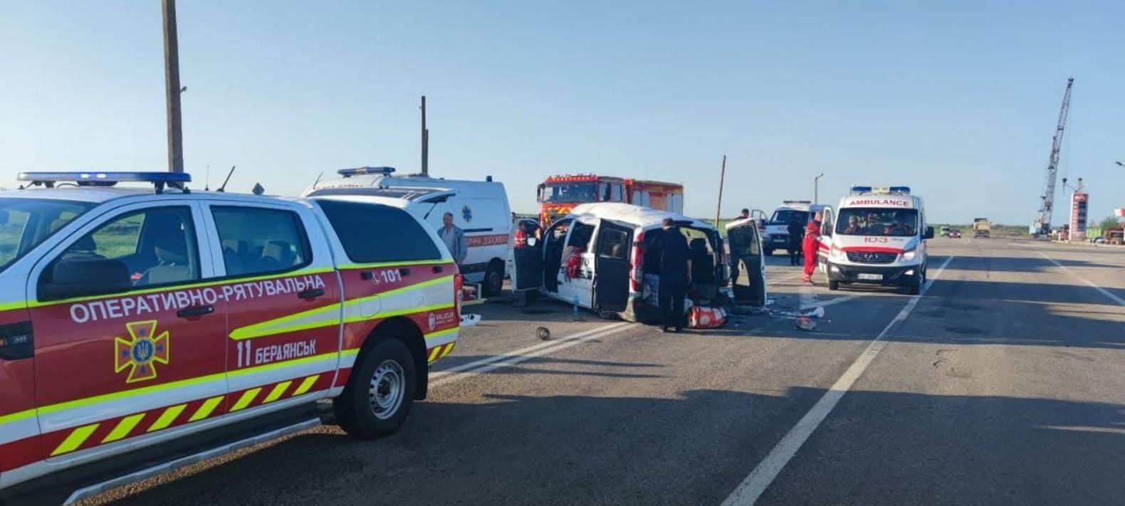 ДТП з легковиком та мікроавтобусом 15 травня 2021 на Запоріжжі: фото ДТП з легковиком та мікроавтобусом 15 травня 2021 на Запоріжжі: фото