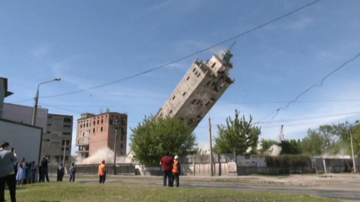 В Харькове 16 мая взорвали элеватор В Харькове 16 мая взорвали элеватор