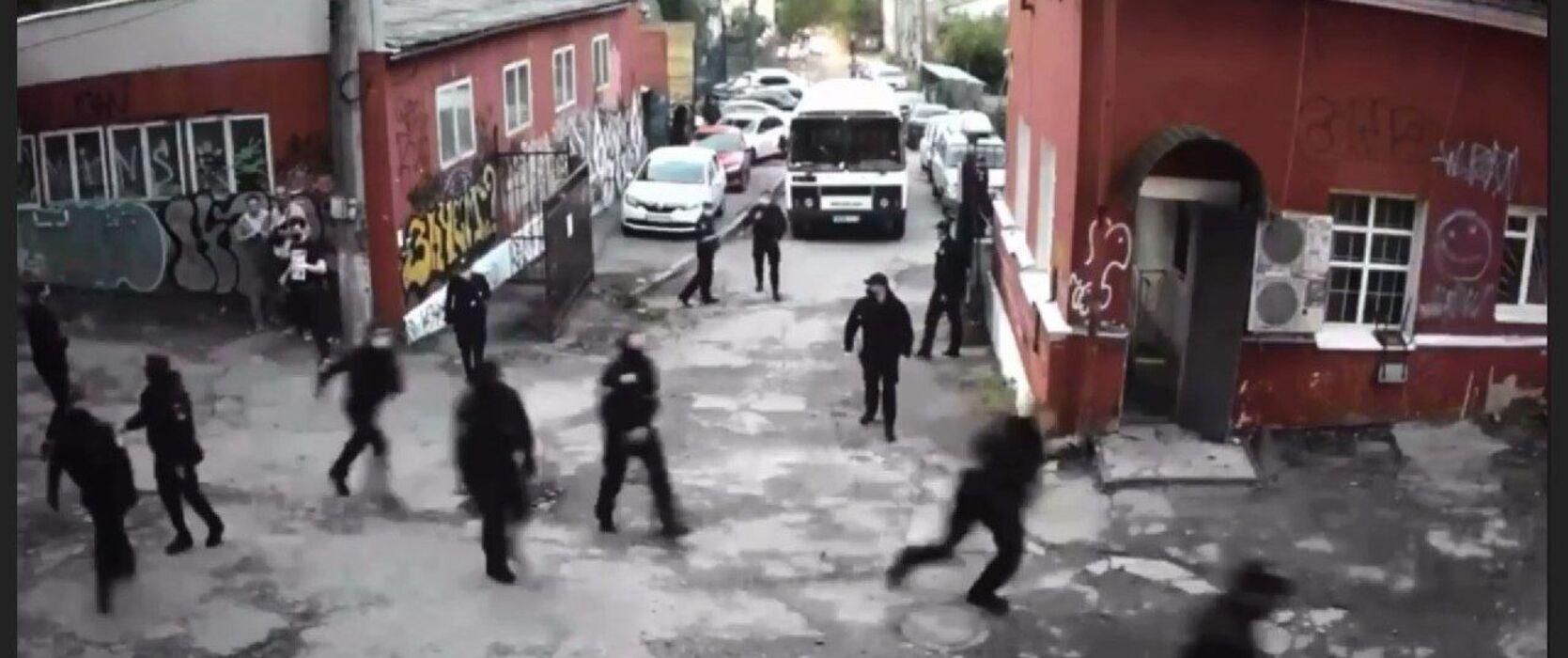 Поліція влаштувала наліт у Києві на клуби Closer і Mezzanine Поліція влаштувала наліт у Києві на клуби Closer і Mezzanine