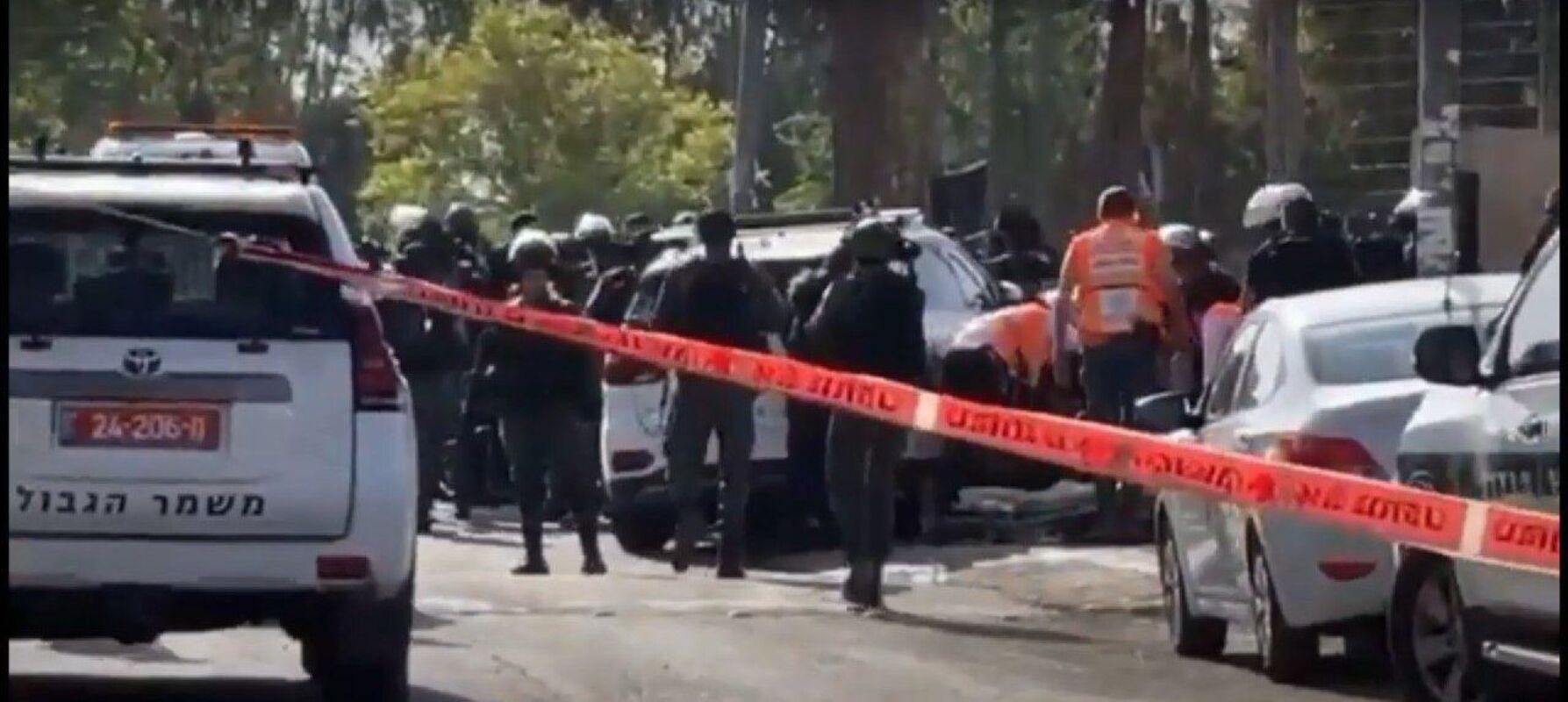 Автомобиль въехал в толпу в Иерусалиме: есть пострадавшие Автомобиль въехал в толпу в Иерусалиме: есть пострадавшие