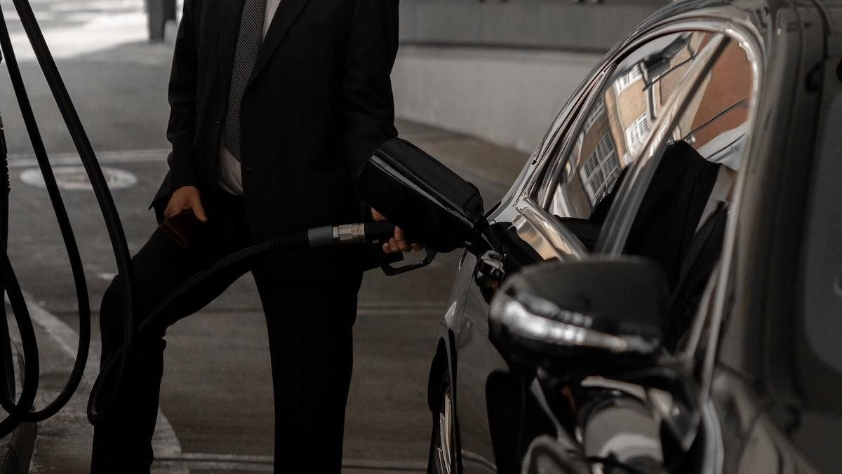 Премиального не касается–разъяснение постановления о наценке на бензин